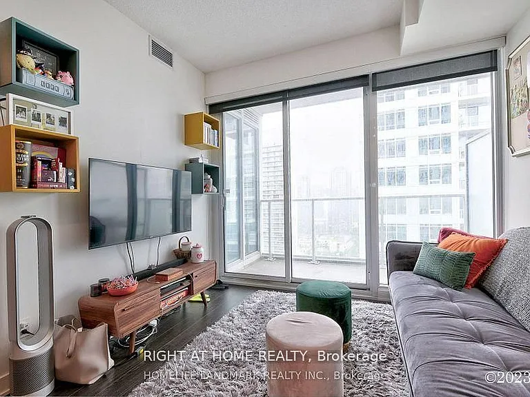 19 Bathurst St #3309 — Photo 6