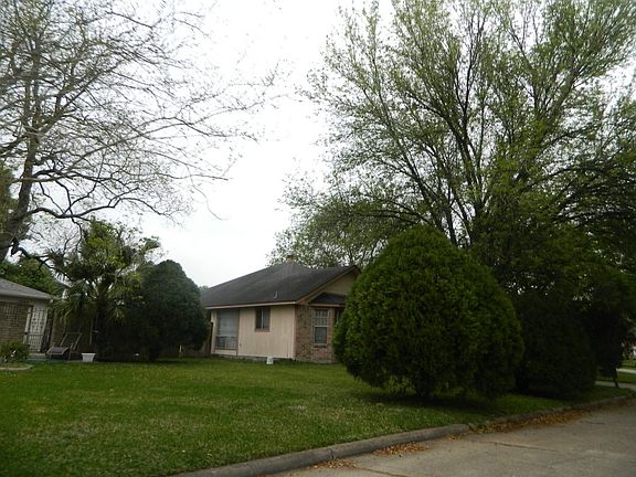 3rd image of 2510 Estaril Cir