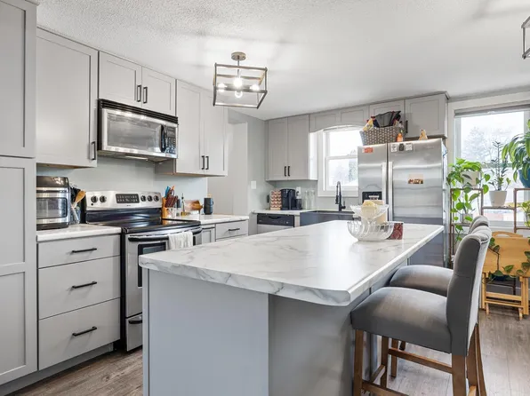 217 N Ford St, Anamosa, IA 52205