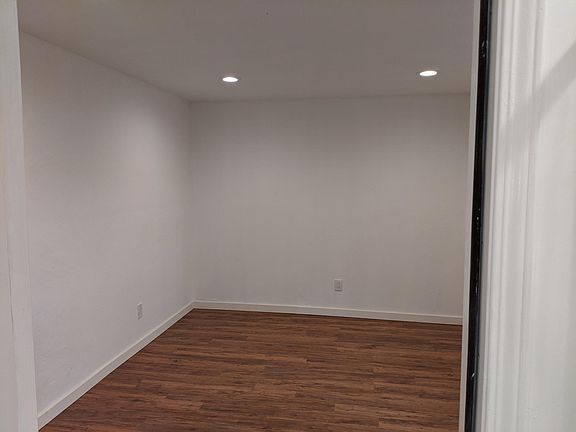2nd image of 215 E Okeefe St #12