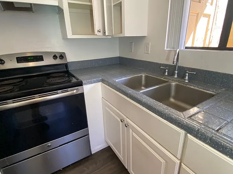 3791 Boundary St — Photo 9