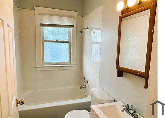 4th image of 3542 E 108th St #2