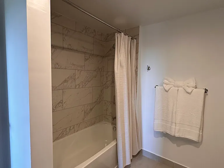 2515 NE 183rd St #B1 — Photo 17