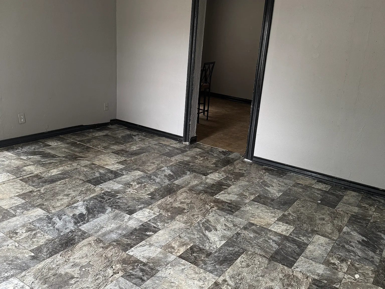 2 bed, 1300 sqft, $1,100 — Photo 3