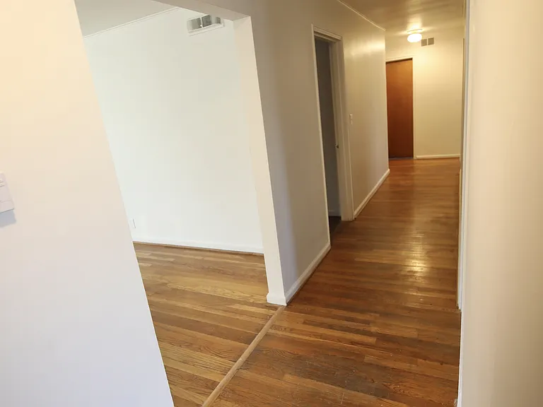 3191 E Broad St — Photo 52