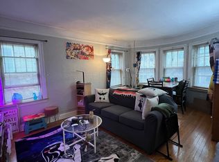 2423 W Lunt Ave APT 1, Chicago, IL 60645