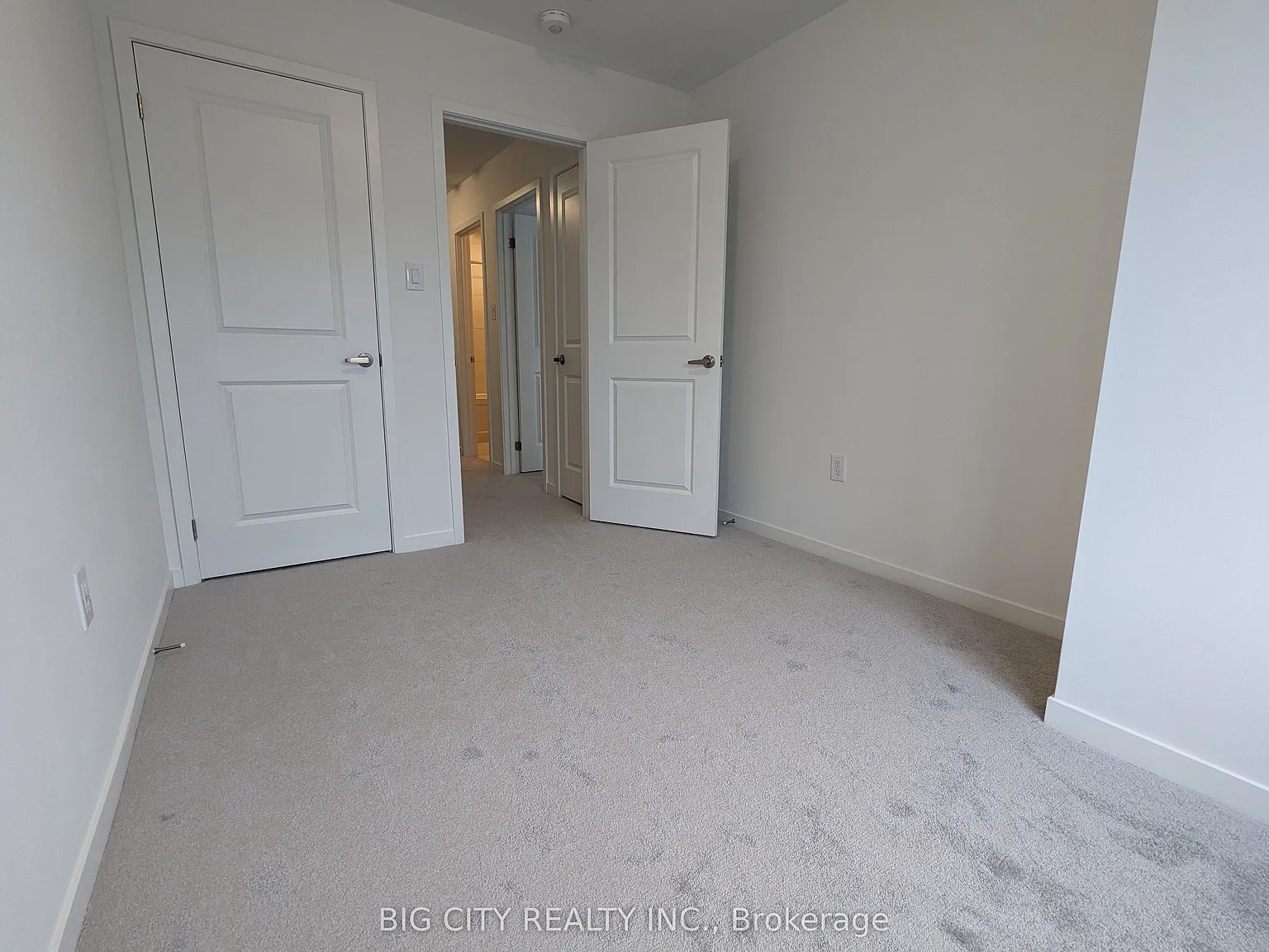 1 bed, $1,000 — Photo 2