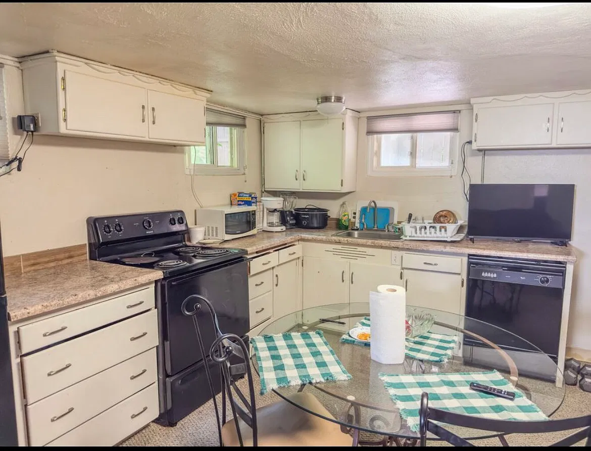 2 bed, 896 sqft, $1,200 — Photo 2