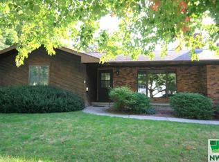 323/327 Michigan St, Storm Lake, IA 50588