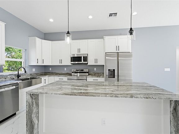 5th image of 2857 SE Cabana Ln