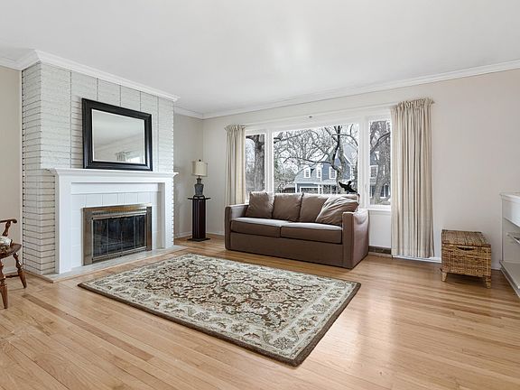 3rd image of 436 Lowell Ave