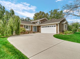9424 Chestnut Ln, Munster, IN 46321