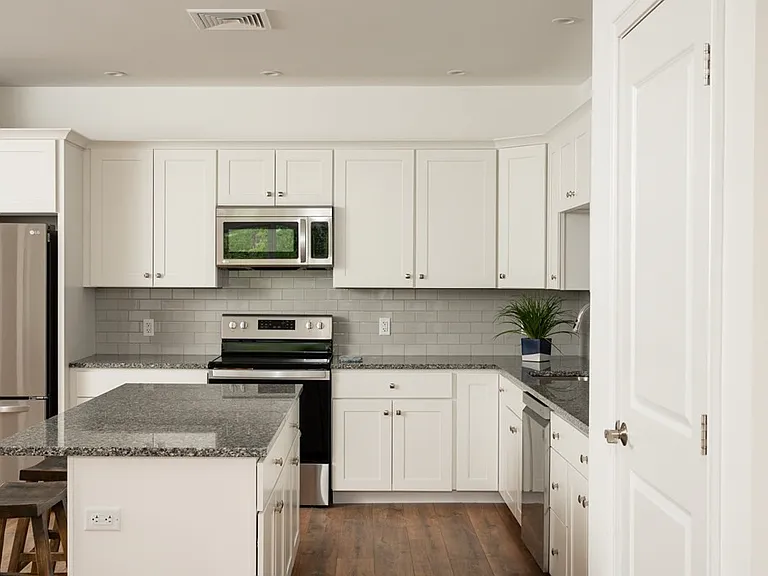 390 Chief Justice Cushing Hwy #208 — Photo 5