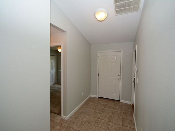 4th image of 37 Eton Ln Unit B