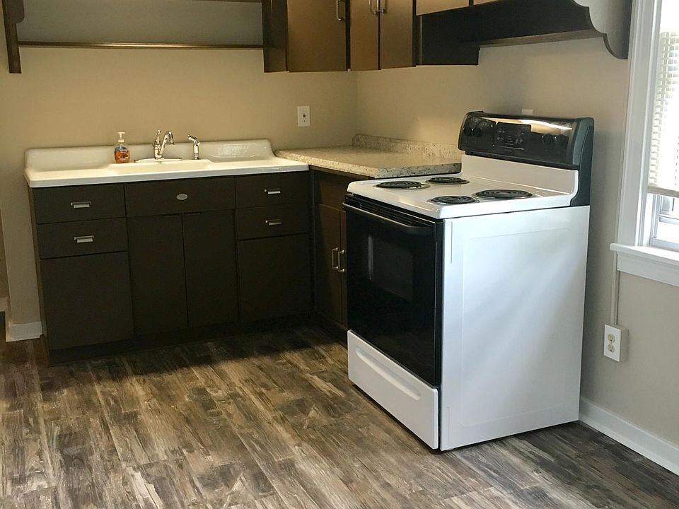Large newly remodeled eat in kitchen