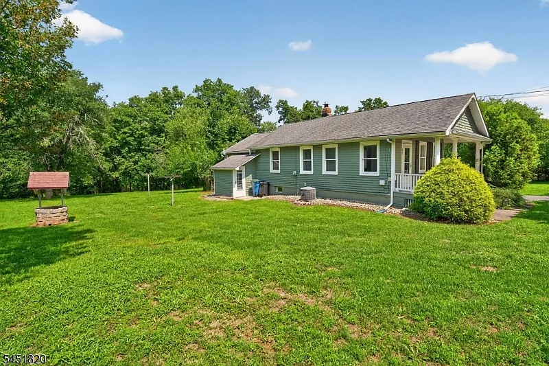 3 bed, 1.0 bath, $2,300 — Photo 4