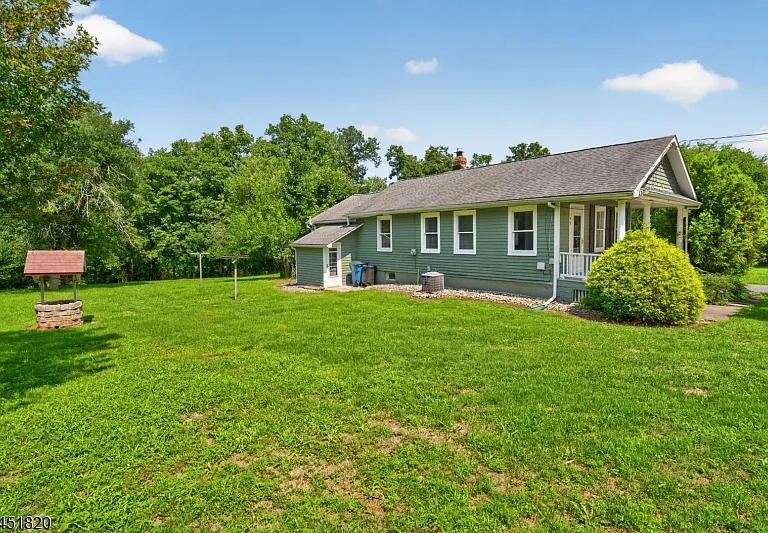 11 Pulaski Rd — Photo 4