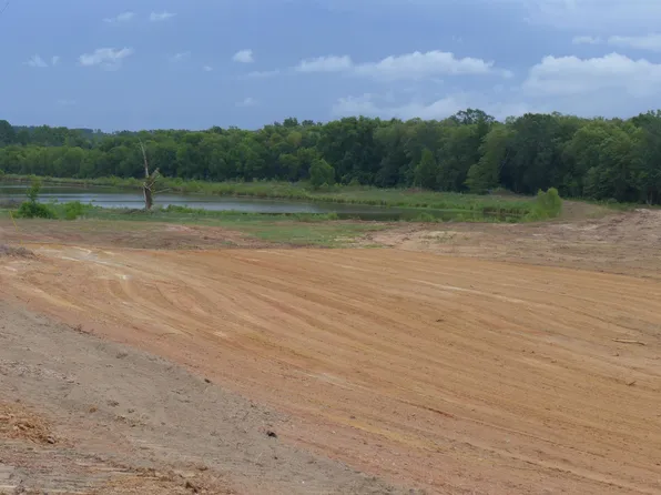 484 Mustang Dr, Longview, TX 75605