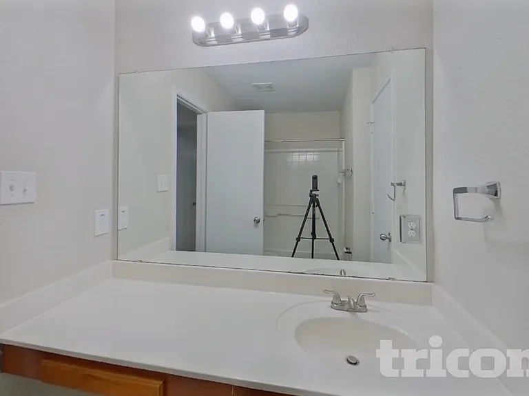 5423 Sabine Ln — Photo 16