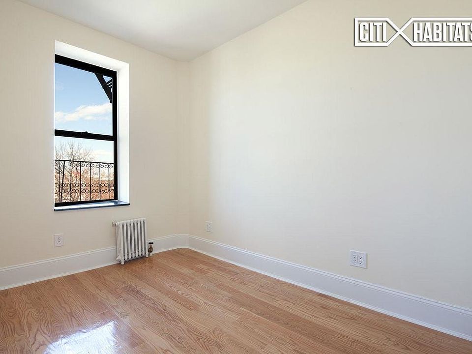 2nd image of 442 Lorimer St APT 26