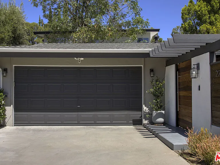 22427 De Kalb Dr — Photo 3