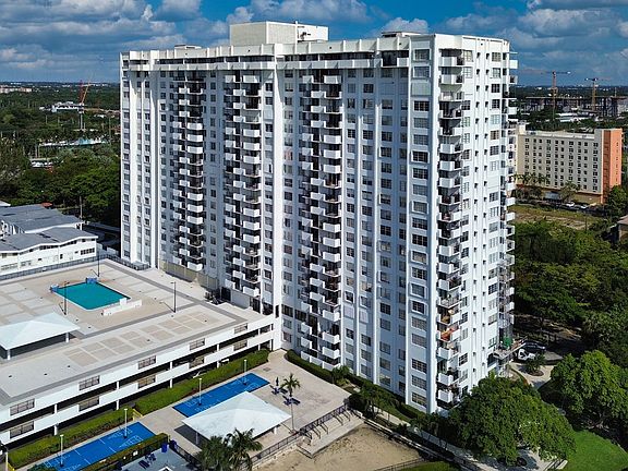 5th image of 2780 NE 183rd St APT 1912