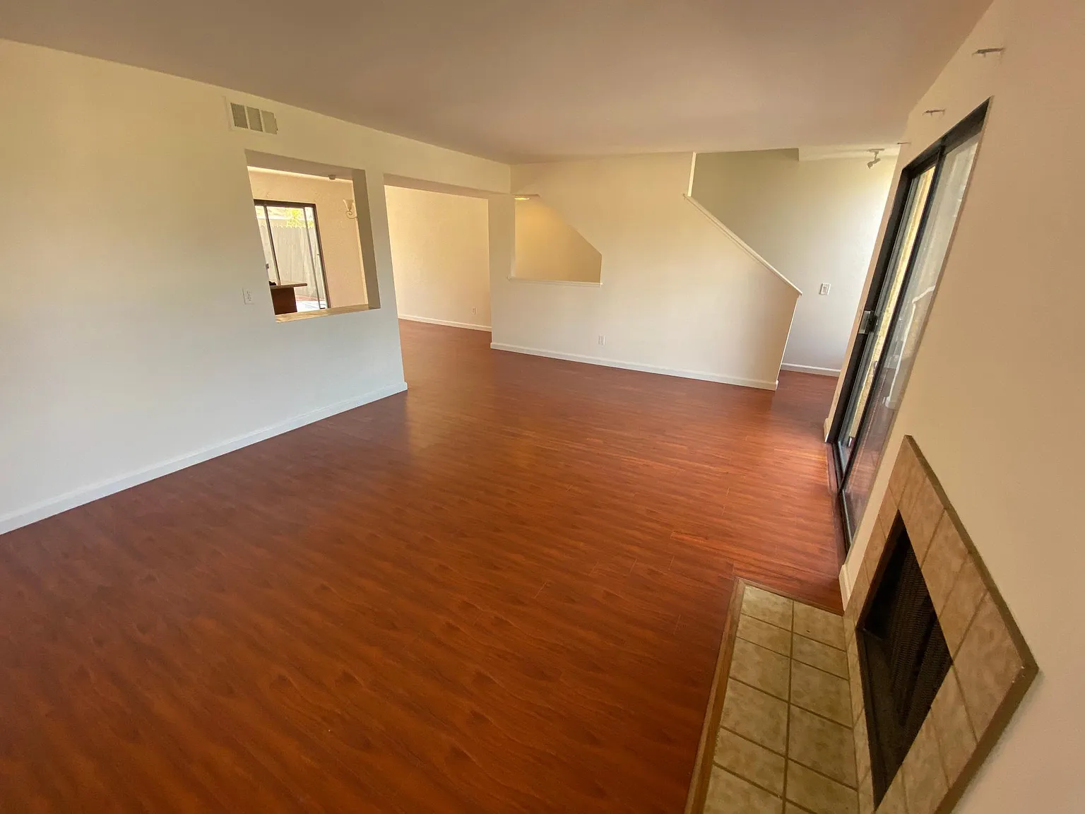 3 bed, 2.5 bath, 1332 sqft, $4,000 — Photo 2