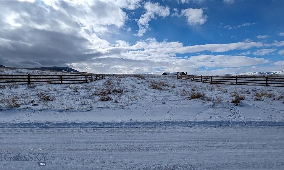 2nd image of 14 Jackrabbit Ln