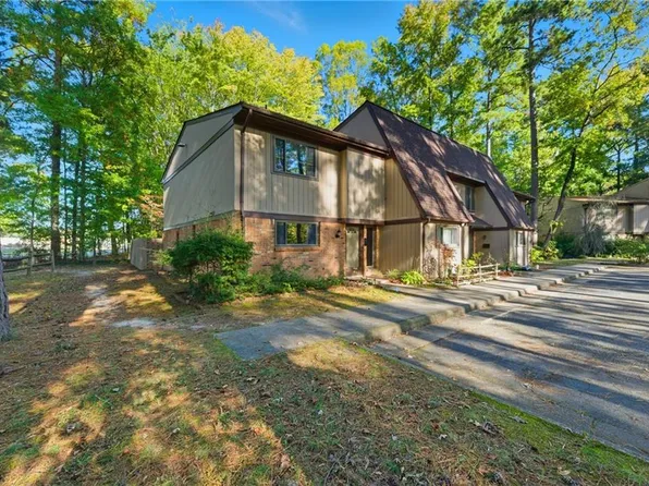 1001 Willow Green Dr, Newport News, VA 23602