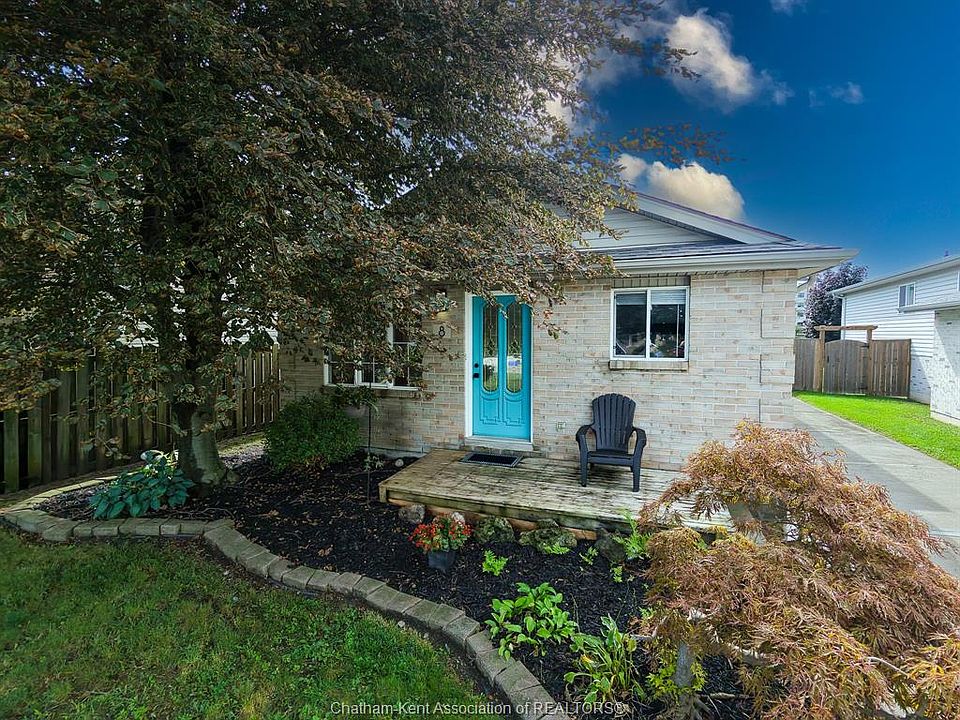 1st image of 8 Hampton Ct
