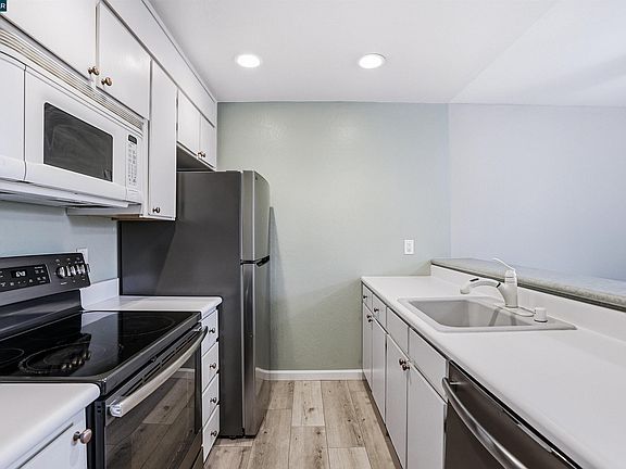 5th image of 2450 Walters Way APT 2