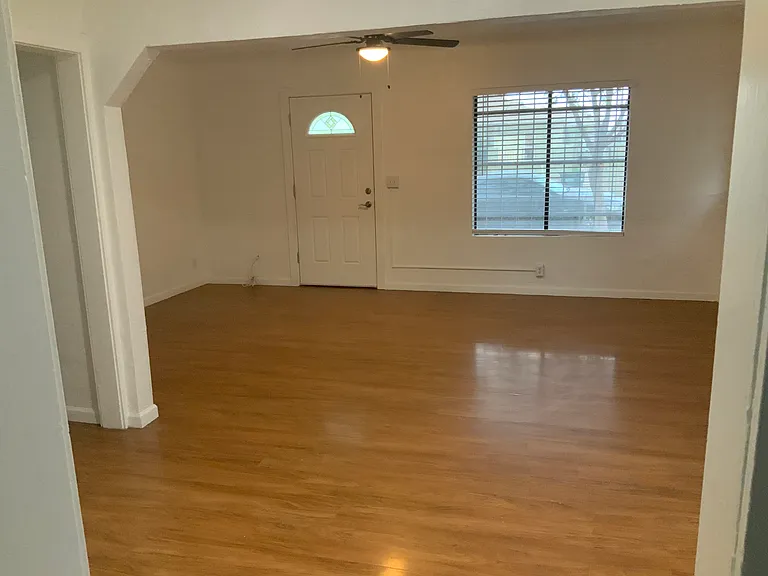 1217 E Diamond St — Photo 3