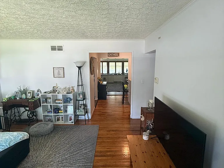 532 Hudson St — Photo 9