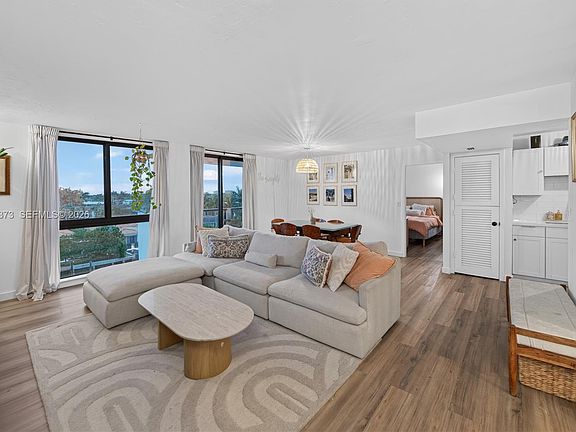 4th image of 9800 W Bay Harbor Dr APT 503