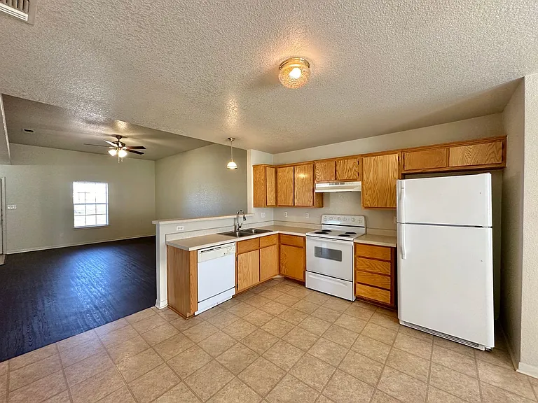 3806 Pecos Dr — Photo 7