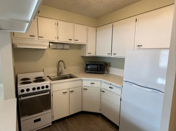 Tiki Apartments