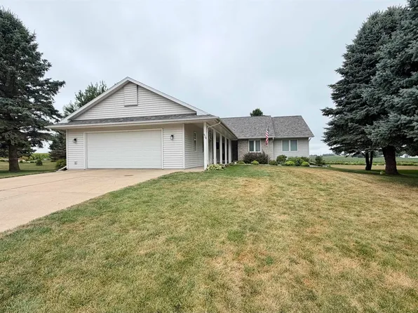 938 Leona Cir, Storm Lake, IA 50588