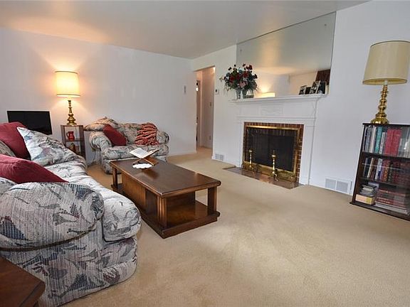 3rd image of 2624 Milford Dr