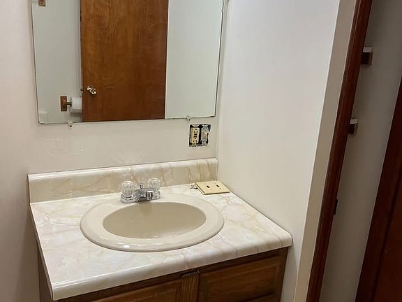 3rd image of 800 Henry St APT 1A