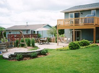 1815 Erin Ln, Waukesha, WI 53188