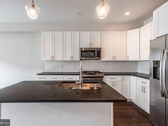 4th image of 1918 E Letterly St Unit 2