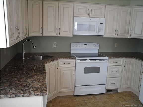 Kitchen, stove & microwave