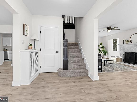 2nd image of 1040 N Main St