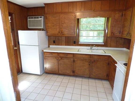 3rd image of 2315 Tinnell Ct