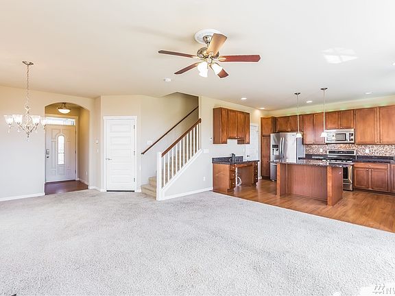 4th image of 1008 81st Dr SE