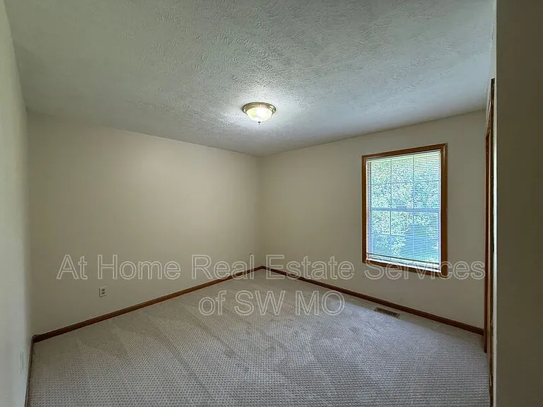 4338 S York Ave — Photo 9