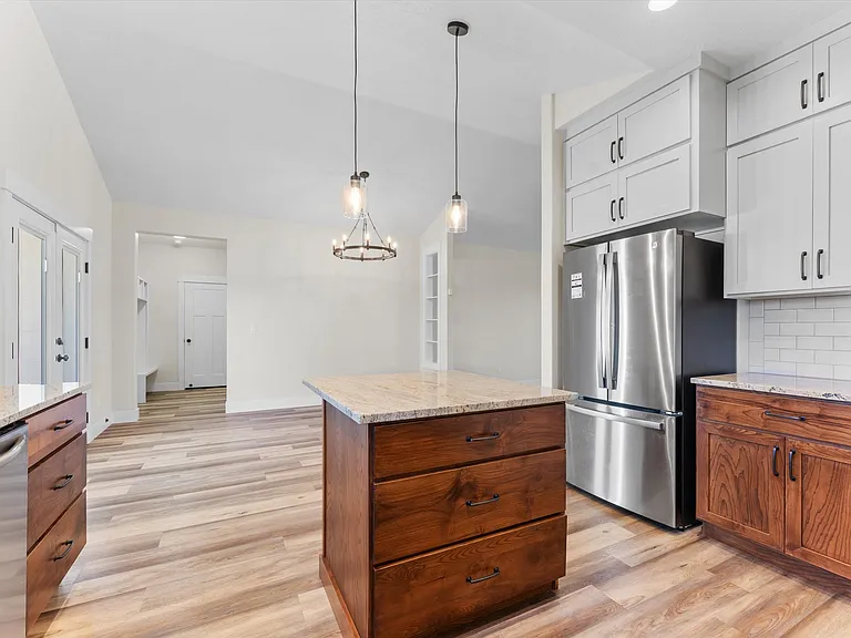 1065 SW Camille Dr — Photo 13