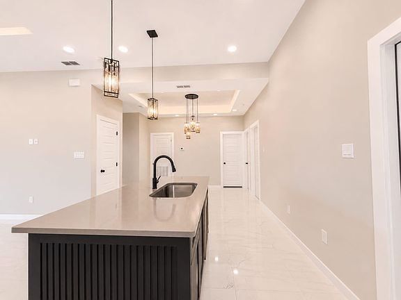 5th image of 3806 Yoyis St