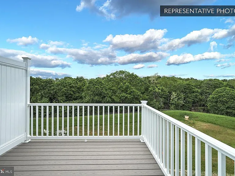 326 Magnolia Ln — Photo 3