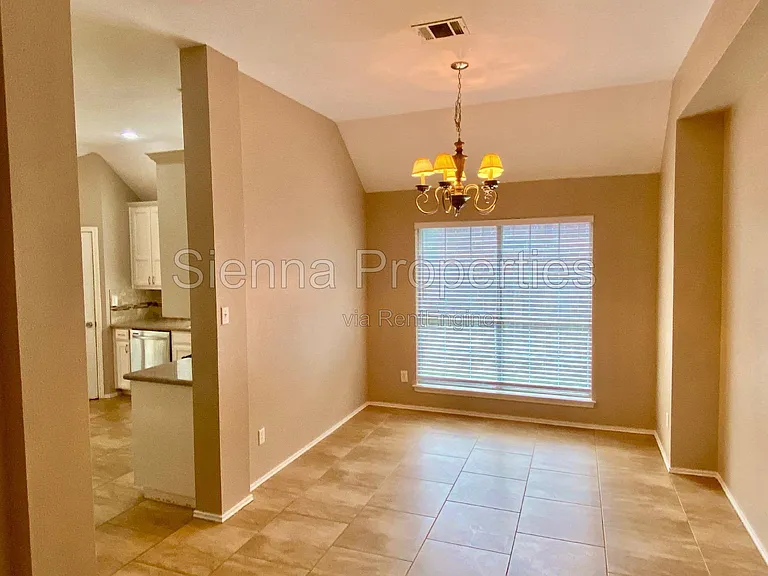209 N Blue Ridge Pkwy — Photo 12